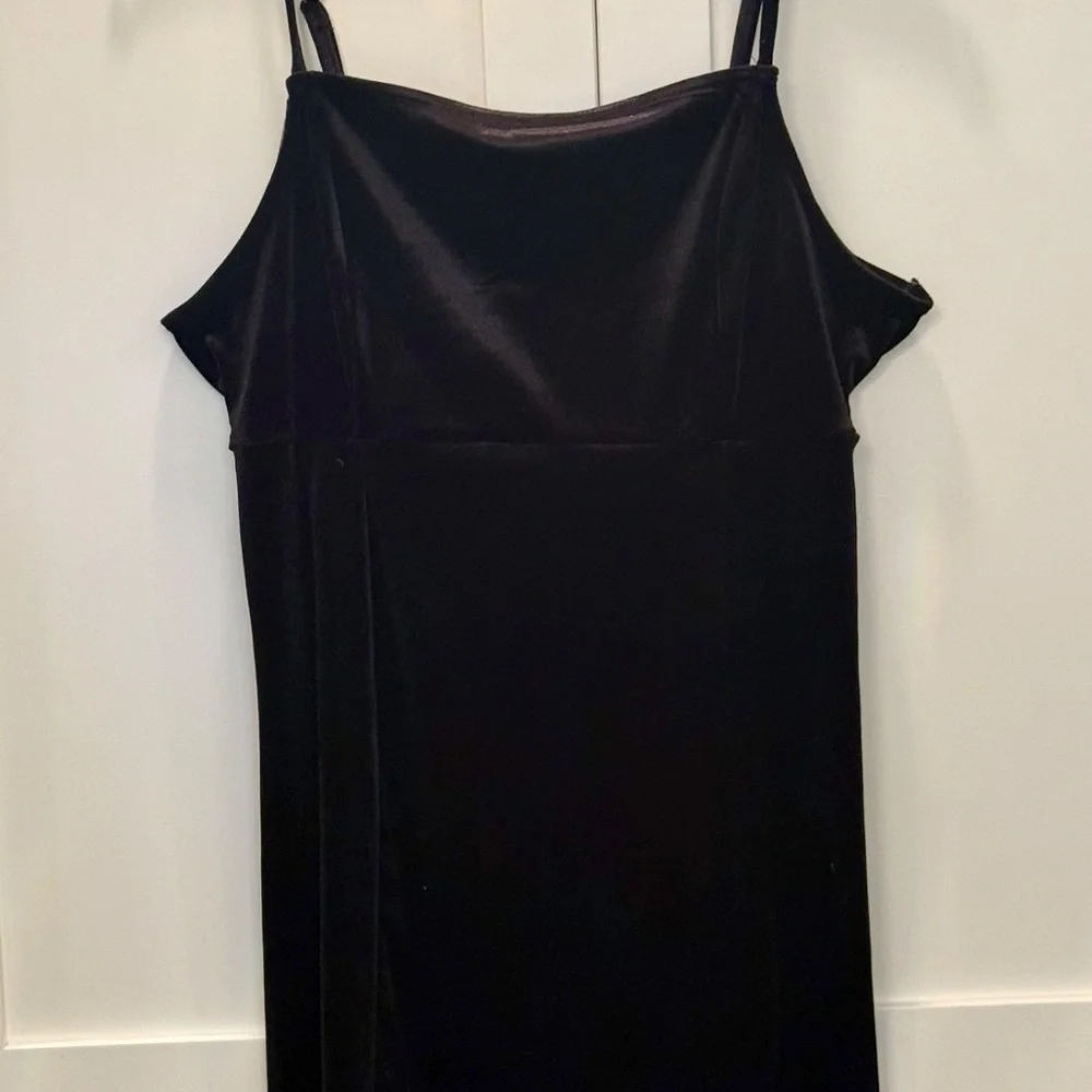 90’s Y2K Mini Black Velvet Slip Dress With Slit - Picture 7 of 10